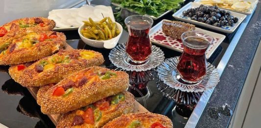 kaşarlı sucuklu simit pide nasıl yapılır