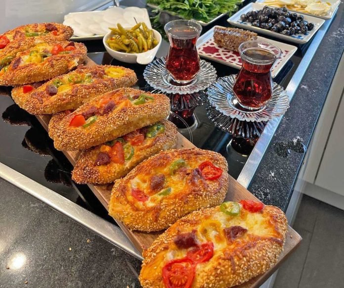 kaşarlı sucuklu simit pide nasıl yapılır