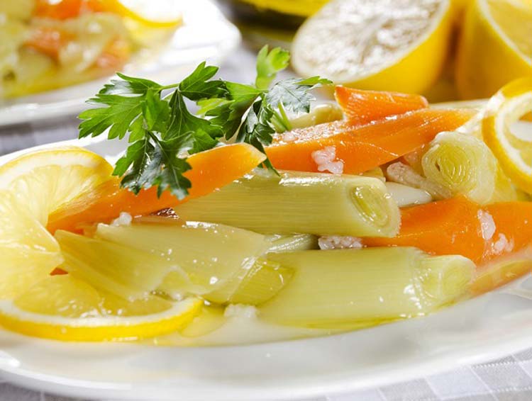 zeytinyağlı pırasa tarifi yemeği