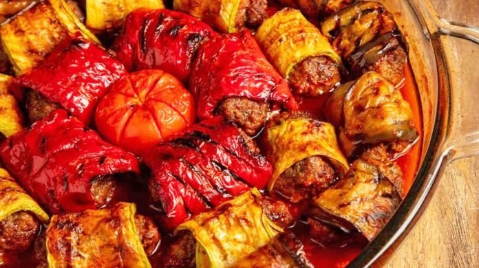 Köfteli-patlıcan-sarma-tarifi köfteli patlıcan sarma tarifi nasıl yapılır.