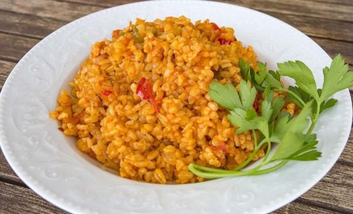 domatesli-bulgur-pilavı-tarifi,-yapılışı domatesli bulgur pilavı yapılışı